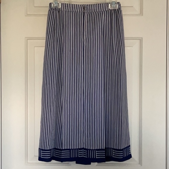 Custom Made Elastic Waist Skirt - Picture 2 of 7